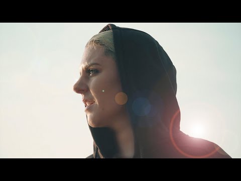Christina Novelli – Beautiful Life (Official Music Video)