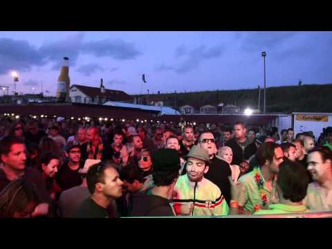 Dumonde playing Jurgen Vries – The Theme + Tiësto – Lethal Industry Live @ Luminosity Beach 2011