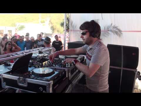 Lange Playing Dogzilla – Without You﻿ (Rafael Frost Vocal Mix) @ Luminosity Beach Festival 2011